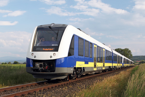 Aufgrund der Unwetterwarnung des Deutschen Wetterdienstes haben metronom, enno und erixx den Betrieb seit Sonntag 21 Uhr komplett eingestellt. Seit 21 Uhr sind keine Züge mehr unterwegs, bis in den Montag hinein verkehrt dann auf allen Strecken ein Busnotverkehr.