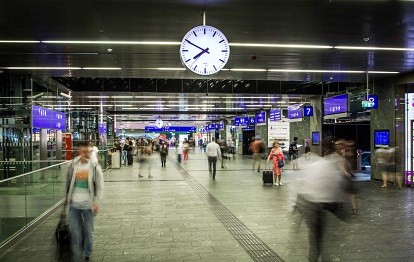 Fahrgäste am Wiener Hauptbahnhof