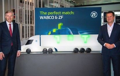 Wolf-Henning Scheider, Vorsitzender des Vorstands der ZF Friedrichshafen AG, und Fredrik Staedtler, der die neue Division Commercial Vehicle Control Systems leiten wird.