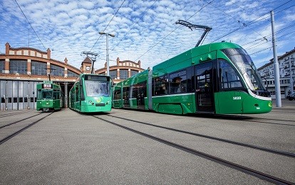 Trams in Basel vor dem Depot
