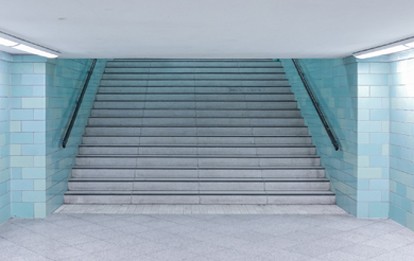 Treppe im Bahnhof