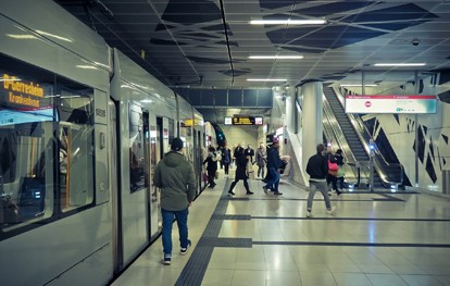 Im Jahr 2023 waren in Deutschland 7 % mehr Fahrgäste im Linienverkehr mit Bussen und Bahnen im Nah- und Fernverkehr unterwegs als im Vorjahr.