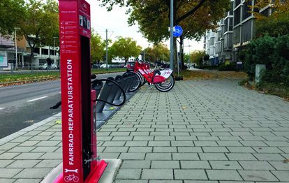 Die durch die Freiburger Verkehrs AG (VAG) aufgestellten öffentlichen Reparaturstationen für Fahrräder haben sich bewährt und werden gut angenommen.