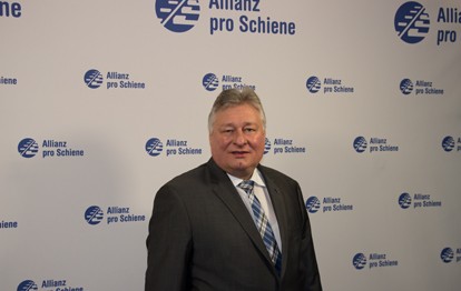 Die Allianz pro Schiene hat eine neue Führung. Die Mitgliederversammlung wählte am Donnerstag den Vorstand neu und bestimmte Martin Burkert zum Vorsitzenden des gemeinnützigen Verkehrsbündnisses.