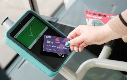 Um das neue kontaktlose Ticketing-System einführen zu können, haben die drei Verkehrsunternehmen, die die „Nottingham Contactless“-Partnerschaft bilden, ihre Fahrscheindrucker und/oder Fahrgastterminals erneuert.