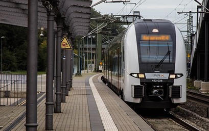 Seit September 2020 konnte National Express bereits im Rahmen von Leerfahrten (ohne Fahrgäste) inklusive regulären Bahnsteighalten dem angehenden und bereits ausgebildeten Zugpersonal die Fahrzeugausbildung und Streckenkunde auf der Strecke des RE 4 vermitteln und somit Erfahrungen für den Regelbetrieb sammeln.