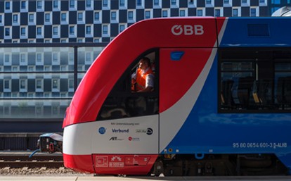 Zusätzlich zum erfolgreichen Testabschluss hat der Coradia iLint die offizielle Zulassung der obersten Eisenbahnhörde im Bundesministerium für Klimaschutz, Umwelt, Energie, Mobilität, Innovation und Technologie (BMK) für das Streckennetz in Österreich erhalten.