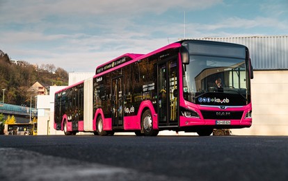 Passend zum Fahrplanwechsel im Dezember dieses Jahres setzen die Koblenzer Verkehrsbetriebe (KOEVB) insgesamt 29 gasbetriebene MAN Lion’s City G mit MAN EfficientHybrid Technologie ein.