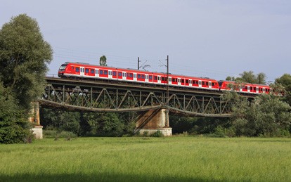 Um die gewohnten Leistungen auch in Zukunft sicherzustellen, plant und disponiert die S-Bahn Stuttgart ihre über 150 Triebwagen sowie rund 500 Mitarbeiter ab sofort integriert mit den Produkten von IVU.rail.