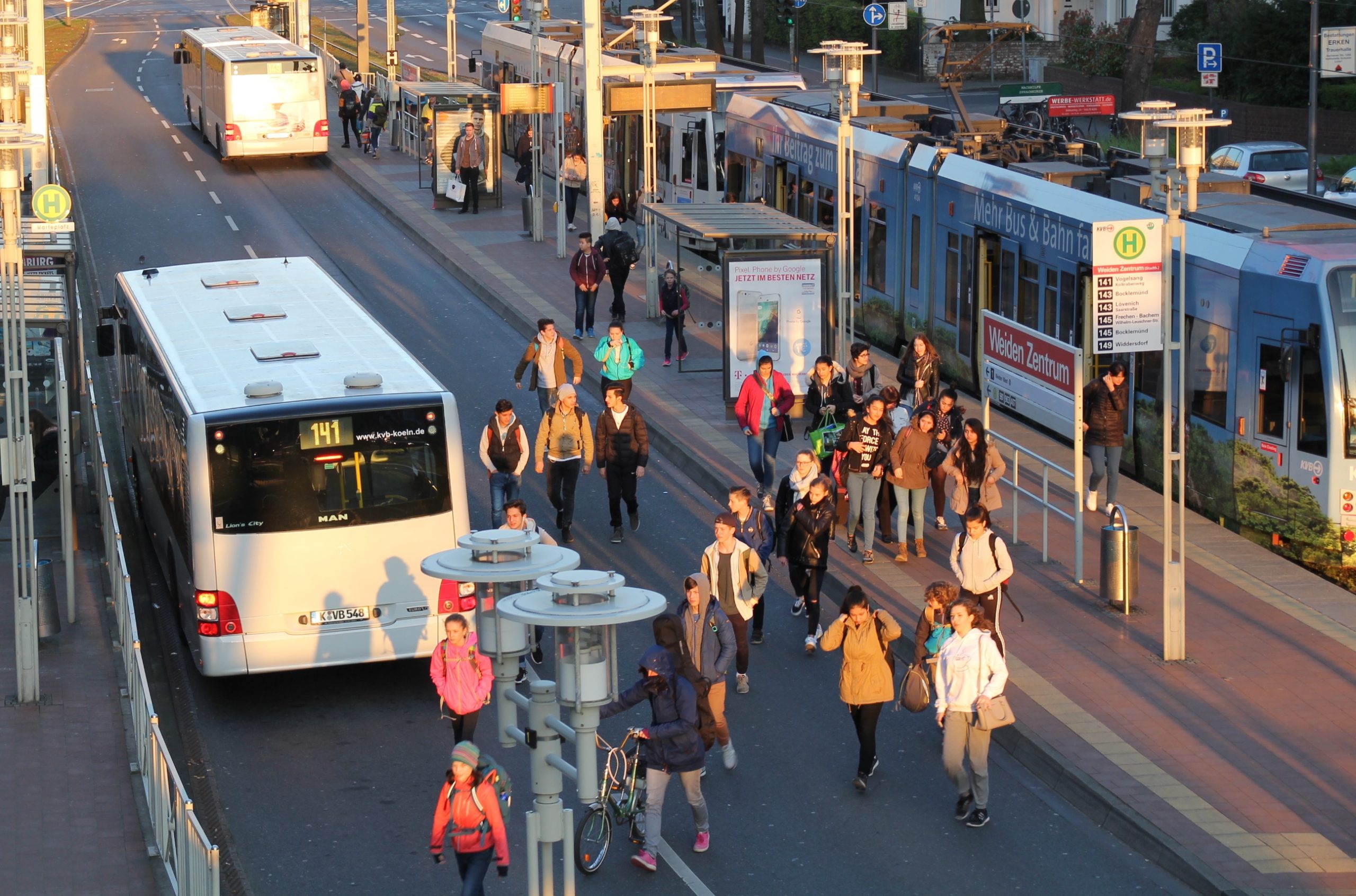 Der Fahrplanwechsel der Kölner Verkehrs-Betriebe (KVB) am 13. Dezember 2020 bringt vor allem durch Taktverdichtungen an Samstagen und in den Abendstunden eine spürbare Angebotserweiterung.