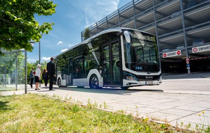 Der Busbetreiber Nobina Sverige AB in Malmö setzt als erstes Unternehmen in Skandinavien auf eBusse von MAN und hat 22 Lion's City E bei MAN Truck & Bus geordert. Die Elektrobusse bringen künftig Einwohner und Touristen in Malmö komfortabel, sicher und sauber von A nach B.