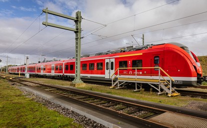 Mit den unterschiedlich großen Wagenteilen reagieren Nahverkehr Rheinland (NVR), Verkehrsverbund Rhein-Ruhr (VRR) und DB Regio NRW auf die Besonderheiten der Streckenführung und der Nachfrage: Zusammengekoppelt fahren die Fünf- und Dreiteiler vom Typ Coradia Continental (ET 1440) auf dem Kernstück der RB 33 von Aachen nach Lindern, die Fünfteiler fahren dann auf dem gut frequentierten Streckenabschnitt von Lindern weiter bis nach Essen. Der Dreiteiler wird energiesparend auf der Stichstrecke zwischen Lindern und Heinsberg eingesetzt.