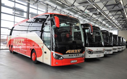 Das Unternehmen Ludwig Arzt Omnibusverkehr e.K. erweitert seinen Fuhrpark um sechs Setra Low Entry Überlandbusse. Die S 415 LE business werden auf regionalen Linien im Landkreis Neumarkt eingesetzt.