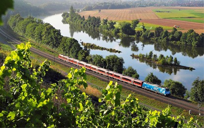 Die acht Bahnverbände haben zu Beginn des Wahljahrs 2021 ihre drei wichtigsten Forderungen an die Politik präsentiert. Die nächste Bundesregierung muss die Infrastruktur für den Deutschlandtakt ausbauen, die Digitalisierung der Schiene vorantreiben und die Verkehrswende forcieren, heißt es in einem gemeinsamen Papier der Verbände zur Bundestagswahl.