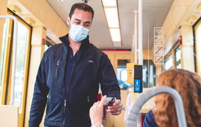 Im öffentlichen Nahverkehr fühlen sich laut einer Umfrage nur 20 Prozent gut oder sehr gut geschützt.