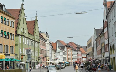 Der sogenannte „On-Demand“-Verkehr soll dem Landkreis München helfen, Mobilitäts- und Klimaziele zu erreichen. Die Fortentwicklung des klassischen Rufbusses funktioniert via App.