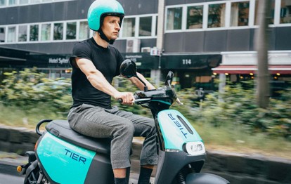 Der Mikromobilitäts-Anbieter TIER geht eine Partnerschaft mit der Mobilitätsplattform FREE NOW ein und integriert sein E-Scooter- und E-Moped-Angebot in die FREE NOW App.