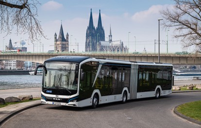 Ab Anfang April ist ein MAN Lion's City 18 E in Köln lokal emissionsfrei unterwegs und bringt Fahrgäste auf der Linie 127 – einer der längsten Linien des KVB-Busnetzes – sicher, komfortabel und umweltfreundlich an ihr Ziel.