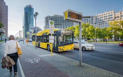 Ab sofort können Kommunen, kommunale und erstmals auch gewerbliche Unternehmen Anträge auf die Förderung von Elektromobilitätskonzepten stellen. Das Bundesministerium für Verkehr und digitale Infrastruktur unterstützt damit den Aufbau von elektrischen Fahrzeugflotten und deren Ladeinfrastruktur.