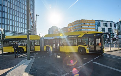 In einer Online-Pressekonferenz stellte der polnische Bushersteller Solaris heute (4. März 2021) die Ergebnisse für das Jahr 2020 vor. Im vergangenen Jahr hat Solaris eine deutliche Absatz- und Umsatzsteigerung verzeichnet und damit ein Rekordergebnis eingefahren.