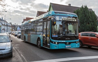 Metrobuslinie M60 in Frankfurt mit E-Bus (Bild: traffiQ / Vogler)