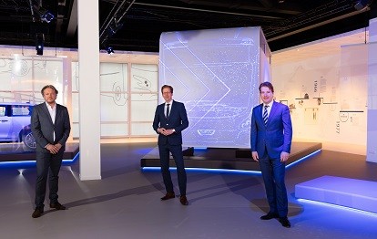 Von links nach rechts: Martijn Mentink (Hermes), Christophe van der Maat (Provinz Noord-Brabant) und Willem van der Leegte (VDL Group). Bild: Bram Saeys