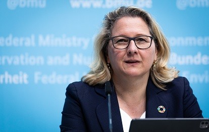 Bundesumweltministerin Svenja Schulze (Bild: BMU / Sascha Hilgers)