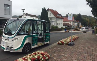 Seit diesem Mittwoch macht die Mobilität von Morgen Halt in Bad Soden-Salmünster. Zum allerersten Mal ist das autonome Fahrzeug des Pilotprojekts EASY (kurz für Electric Autonomous Shuttle for You) dort auf öffentlicher Straße unterwegs.