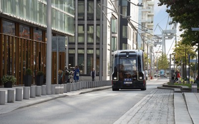 Nach dreimonatigem Boxenstopp ist HEAT planmäßig zurück in der HafenCity. Ab sofort ist der autonome Kleinbus auf der kompletten Teststrecke von 1,8 Kilometern Länge unterwegs.