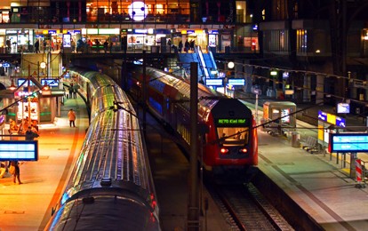 Die Deutsche Bahn will weniger Plastikmüll produzieren und die Abfälle aus Bahnhöfen und Zügen noch besser aufbereiten. Ab Juni greifen deshalb gleich zwei neue Maßnahmen für mehr Ressourcenschutz: In der Bordgastronomie der Fernzüge ersetzt die DB das bisherige Plastikbesteck für to-go-Produkte durch ein FCS-zertifiziertes Holzbesteck.