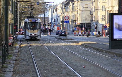 Die Vossloh-Tochterfirma Vossloh Cogifer KIHN SA wird dem Brüsseler Verkehrsbetrieb STIB (Société des Transports Intercommunaux de Bruxelles) in den nächsten zehn Jahren sämtlichen Bedarf an Straßenbahnweichen und Ersatzteilen decken.