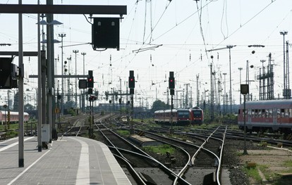 Für eine neue bahnpolitische Grundausrichtung hat sich Dirk Flege, Geschäftsführer des gemeinnützigen Verkehrsbündnisses Allianz pro Schiene, am Montag auf dem Schienengipfel in Berlin ausgesprochen.