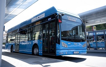 Die WSW mobil setzt seit einem Jahr Wasserstoffbusse im Wuppertaler ÖPNV ein. (Bild: WSW / Stefan Tesche-Hasenbach)