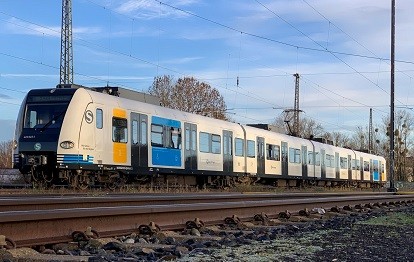 Zug der BR 423 im Großraum Stuttgart (Bild: Alstom / Dominik Schleuter)