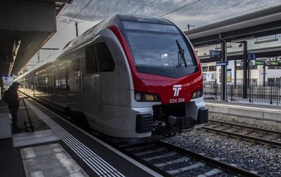 Die Schweizer Bundesbahn SBB setzt eine Customer Service Management-Plattform ein, die den Kunden schnell und unkompliziert den Zugang zu Entschädigungen für Reiseverspätungen ermöglicht. Die Plattform bedient nicht nur 1,3 Millionen Zugreisende im Land, sondern unterstützt auch den Schweizer ÖV, die nationalen Fahrgastrechte einzuhalten.