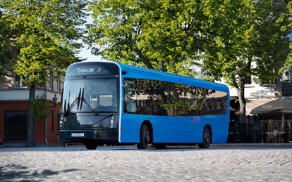 Das litauische Unternehmen UAB Vėjo projektai hat einen vollelektrischen Bus namens Dancer entwickelt, der nach Aussage des Unternehmens bereits jetzt die Leistungen konkurrierender elektrischer Stadtbusse übertrifft.