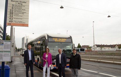 Um den Busverkehr in der Landeshauptstadt Wiesbaden attraktiver zu gestalten, wurde auf der Mainzer Straße stadteinwärts die Busspur verlängert. Sie liegt auf dem Abschnitt zwischen Gartenfeldstraße und Gustav-Stresemann-Ring.