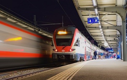 Bahnkunden müssen sich von Donnerstag an auf den bislang längsten Streik dieser Tarifrunde einstellen. Für fünf Tage will die Gewerkschaft Deutscher Lokomotivführer (GDL) den Bahnverkehr lahmlegen, wie ihr Vorsitzender, Claus Weselsky, am Montag in Frankfurt am Main sagte.