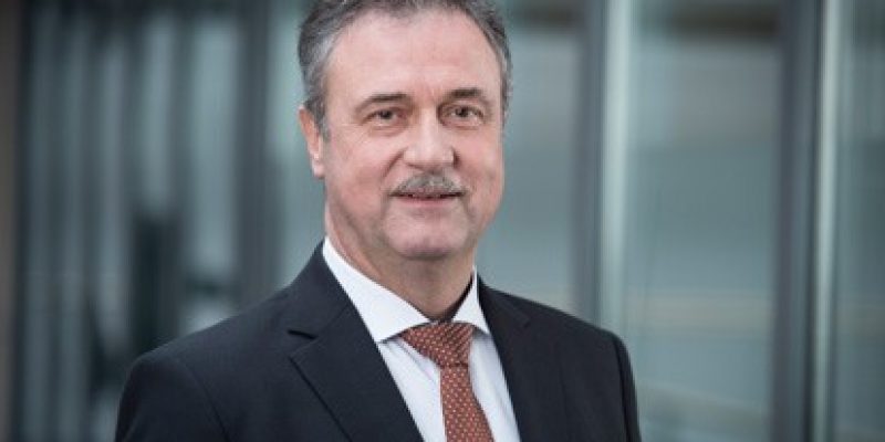 Claus Weselsky heißt der alte und neue Bundesvorsitzende der Gewerkschaft Deutscher Lokomotivführer (GDL). Er wurde in der Generalversammlung vom 20. bis 21. Juni 2022 in Frankfurt von 97 Prozent der knapp 230 gewählt.
