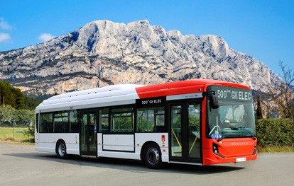 Das IVECO BUS-Werk in Rorthais (Frankreich) hat gerade, alle Modellvarianten eingeschlossen, seinen 500. E-Bus fertiggestellt. Bei dem 500. im Werk Rorthais produzierten Fahrzeug handelt es sich um einen 12 Meter langen E-WAY, der von Keolis Pays d'Aix im Netz des Großraums Aix-Marseille-Provence eingesetzt wird.