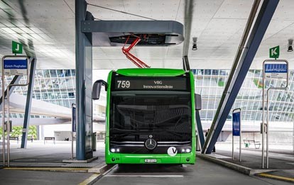 Die Verkehrsbetriebe Glattal (VBG) unweit von Zürich werden den Mercedes-Benz eCitaro voraussichtlich ab September fast rund um die Uhr im regulären Linienbetrieb einsetzen. Damit kann der vollelektrisch angetriebene Niederflur-Stadtbus seine hohe Leistungsfähigkeit unter Beweis stellen.