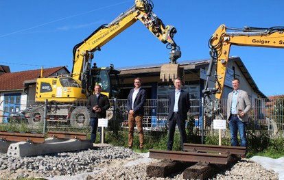 Die SWEG Schienenwege GmbH modernisiert in den Jahren 2021 bis 2025 Gleise und Eisenbahnbrücken auf den Bahnstrecken Hechingen – Gammertingen und Engstingen – Gammertingen. Die Gesamtlänge der erneuerten Gleisabschnitte beläuft sich auf rund 39 Kilometer.