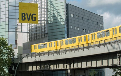 Die Berliner Verkehrsbetriebe (BVG) haben die beiden Siemens Mobility-Töchter Hacon und eos.uptrade sowie den Digitalexperten Ray Sono mit der Konzeption, Lieferung, Implementierung und dem Betrieb der nächsten Generation ihrer Fahrinfo-App im Rahmen einer europaweiten Ausschreibung beauftragt.