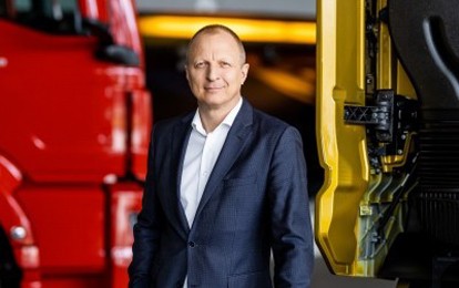 Der Aufsichtsrat der MAN Truck & Bus Deutschland GmbH unter Vorsitz von Andreas Tostmann, Vorsitzender des Vorstands MAN Truck & Bus SE, verlängerte die Bestellung von Christoph Huber zum Vorsitzenden der MAN Truck & Bus Deutschland GmbH vorzeitig um weitere drei Jahre bis 2025.