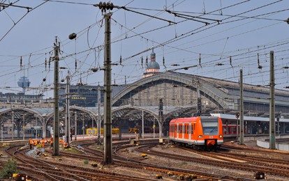 Das Eisenbahnverkehrsunternehmen DB Regio AG wird die Züge des Kölner S-Bahn-Netzes bis Dezember 2032 weiterbetreiben. Diese Entscheidung haben die Gremien der Aufgabenträger für den Schienenpersonennahverkehr (SPNV) Zweckverband go.Rheinland und Verkehrsverbund Rhein-Ruhr AöR (VRR) als Ergebnis eines europaweiten Vergabeverfahrens getroffen.