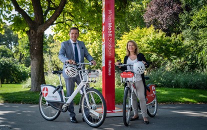 Die Wiener Linien bringen die Wienerinnen und Wiener bald nicht nur auf Schienen oder vier Rädern, sondern auch auf 2 Rädern gut durch die Stadt. Und zwar mit dem Bikesharing-Dienst WienMobil Rad, der Citybike Wien ab nächstem Jahr ablöst.