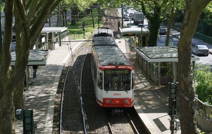 Jeder Euro direkte Wertschöpfung bei den Unternehmen des öffentlichen Verkehrs ist mit weiteren 2,10 Euro Wertschöpfung für die Bundesrepublik verknüpft.“ Zu diesem zentralen Ergebnis kommt eine aktuelle Studie der Conoscope GmbH in Kooperation mit dem Kowid Leipzig im Auftrag des Verbands Deutscher Verkehrsunternehmen (VDV).