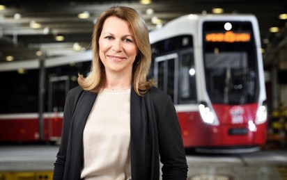 Ende 2022 haben drei Frauen in der Geschäftsführung der Wiener Linien das Ruder übernommen und führen dann einen der größten Arbeitgeber der Stadt in die Zukunft.