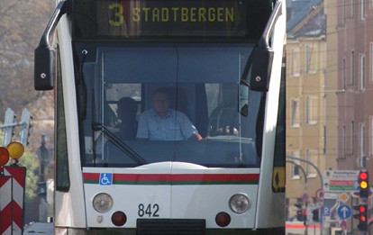 Ab 12. Dezember 2021 rollt die Linie 3 vom Hauptbahnhof und Königsplatz direkt zur Inninger Straße P+R bzw. nach Königsbrunn. Zur besseren Einhaltung des Fahrplans und für den optimalen Einsatz der Ressourcen ändern die Stadtwerke Augsburg (swa) ihre Linienführung.