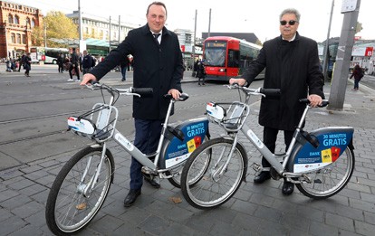 Seit mehr als drei Jahren öffnen die gelben MIA- und MIAplus-Karten nicht nur die Türen von Bussen und Straßenbahnen, sondern auch die Schlösser der WK-Bikes in Bremen und Umgebung. Und das sogar ohne zusätzliche Kosten für 30 Minuten pro Ausleihe.